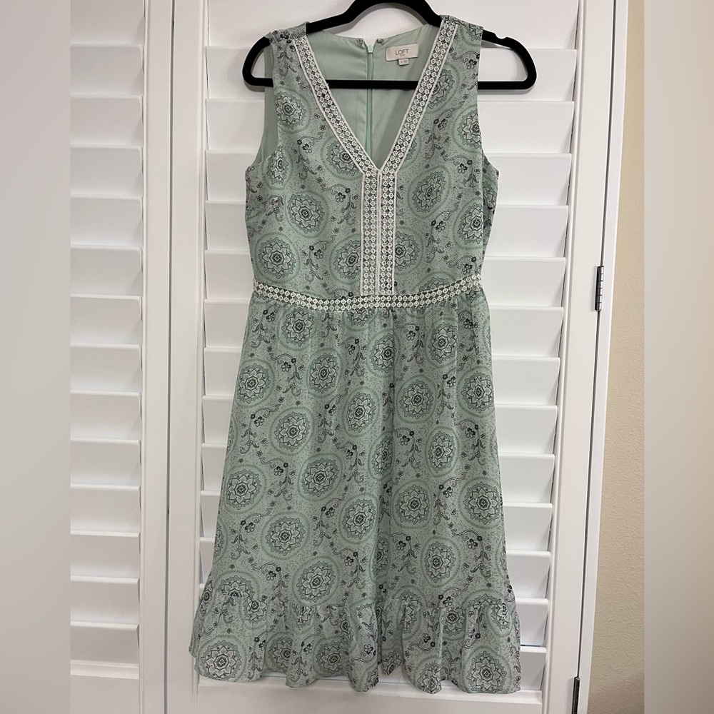 Loft Outlet Sleeveless v-neck ruffle dress